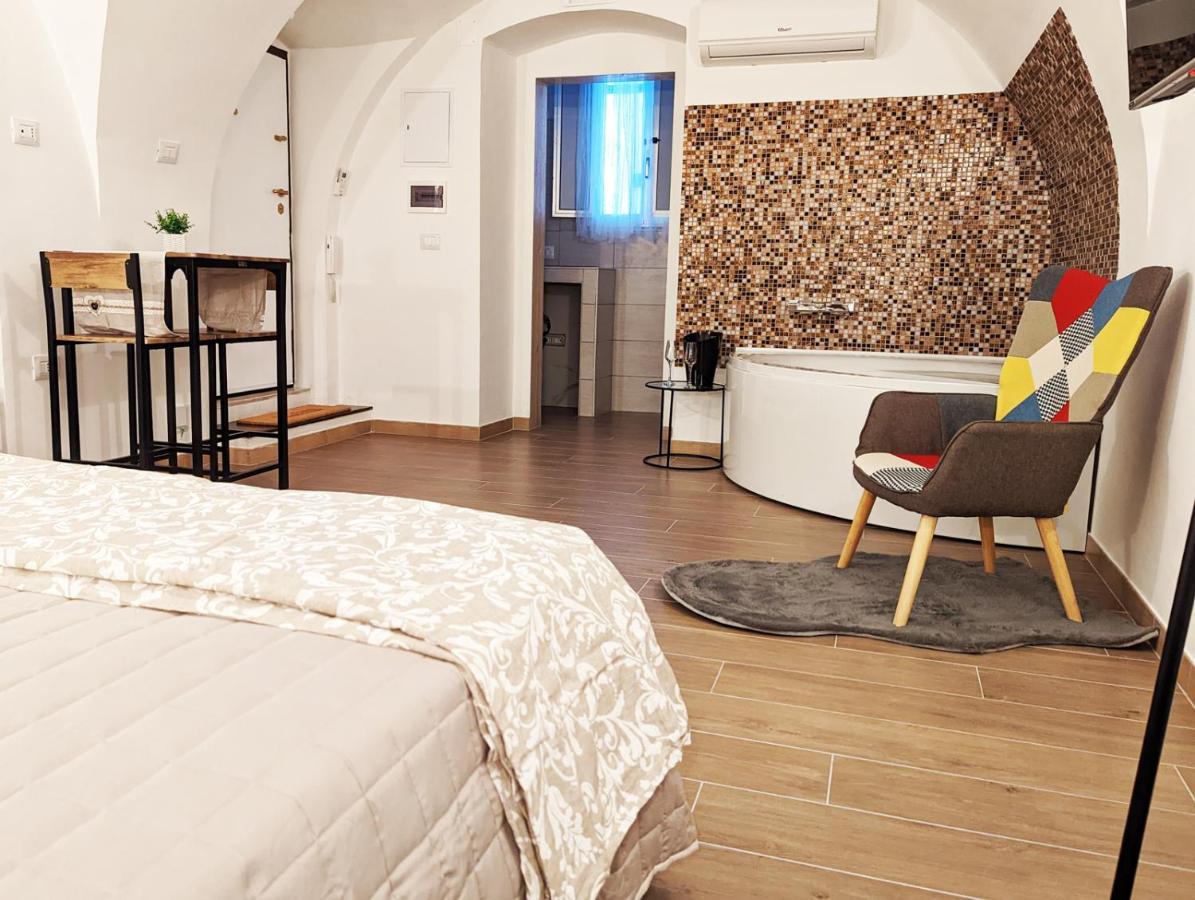 Dama Suite Love & Private Jacuzzi Бари Экстерьер фото