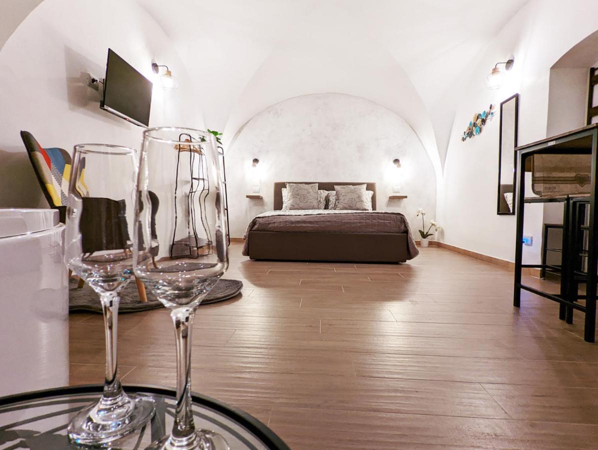 Dama Suite Love & Private Jacuzzi Бари Экстерьер фото